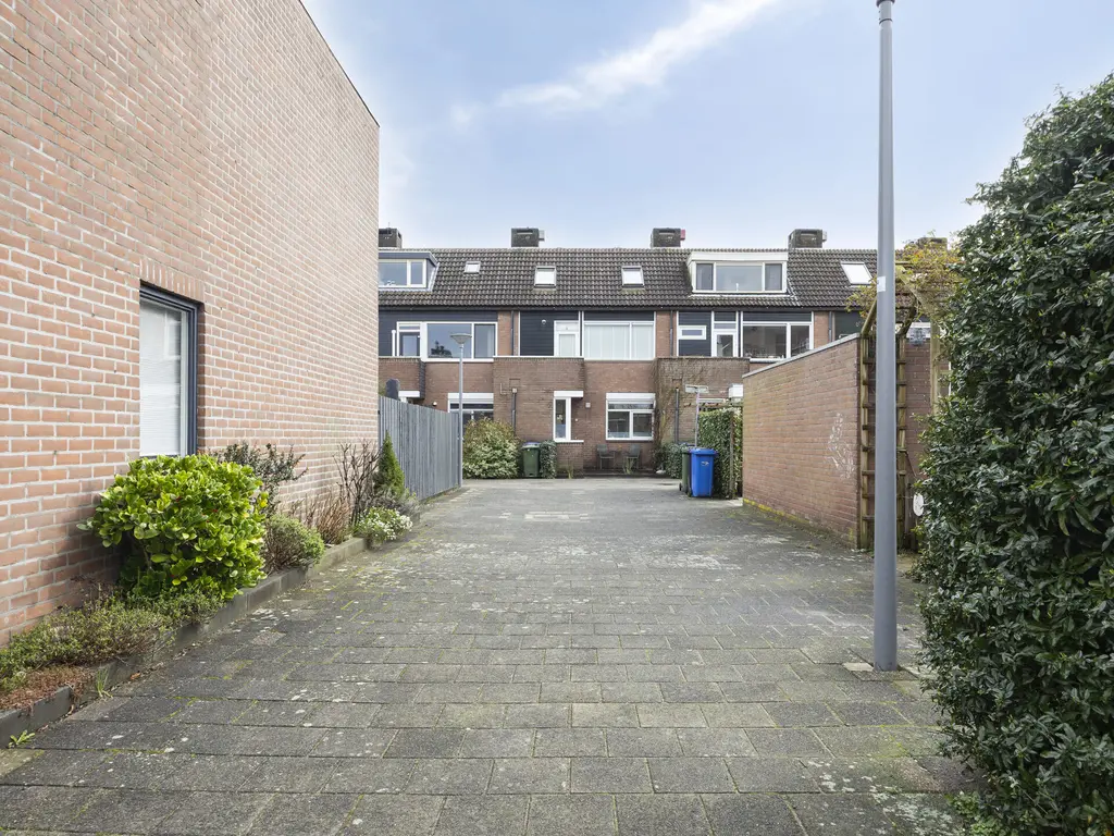 Karmozijnbes 18, ROTTERDAM