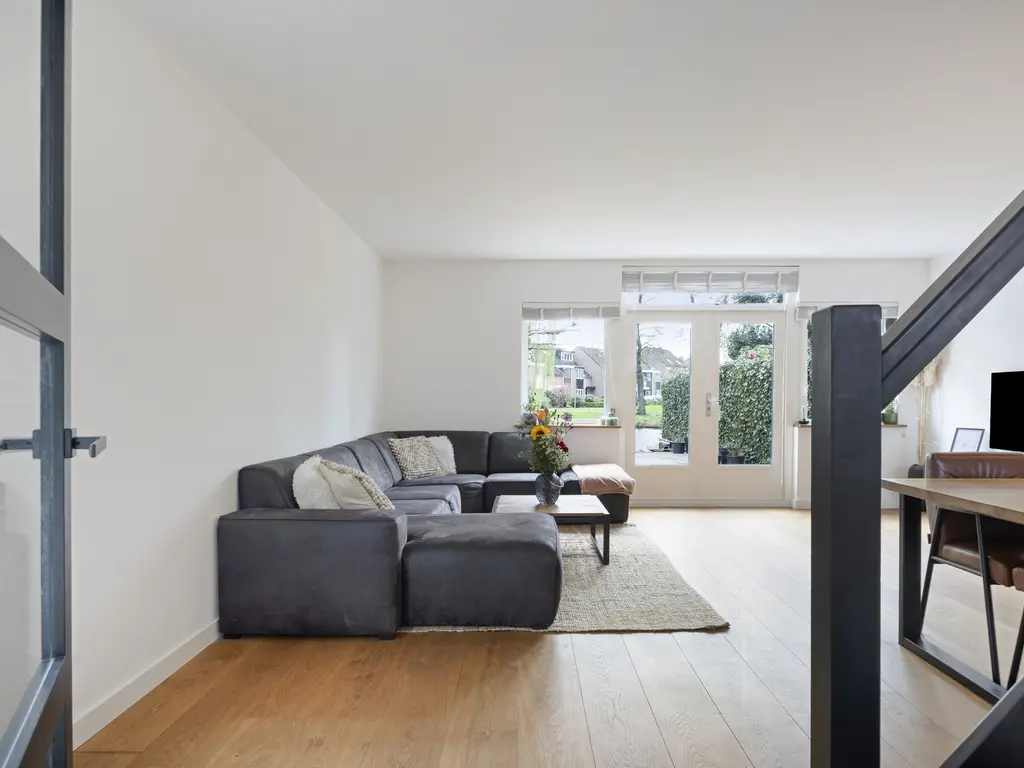 Karmozijnbes 18, ROTTERDAM