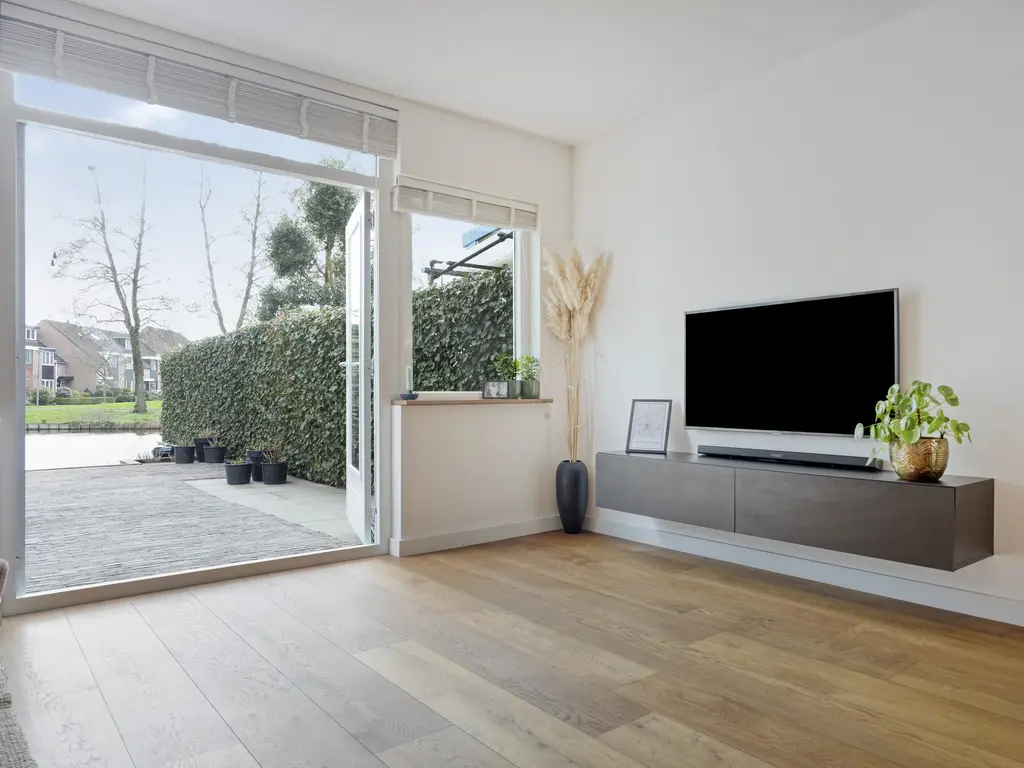 Karmozijnbes 18, ROTTERDAM