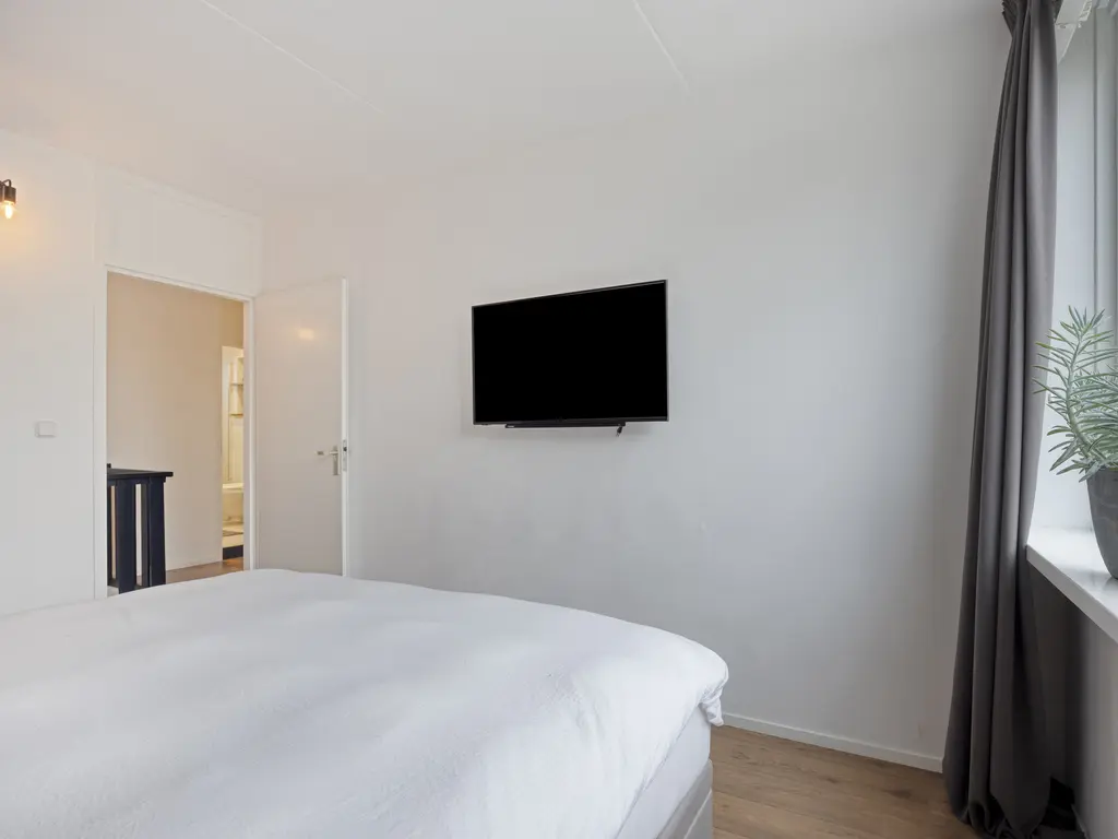 Karmozijnbes 18, ROTTERDAM