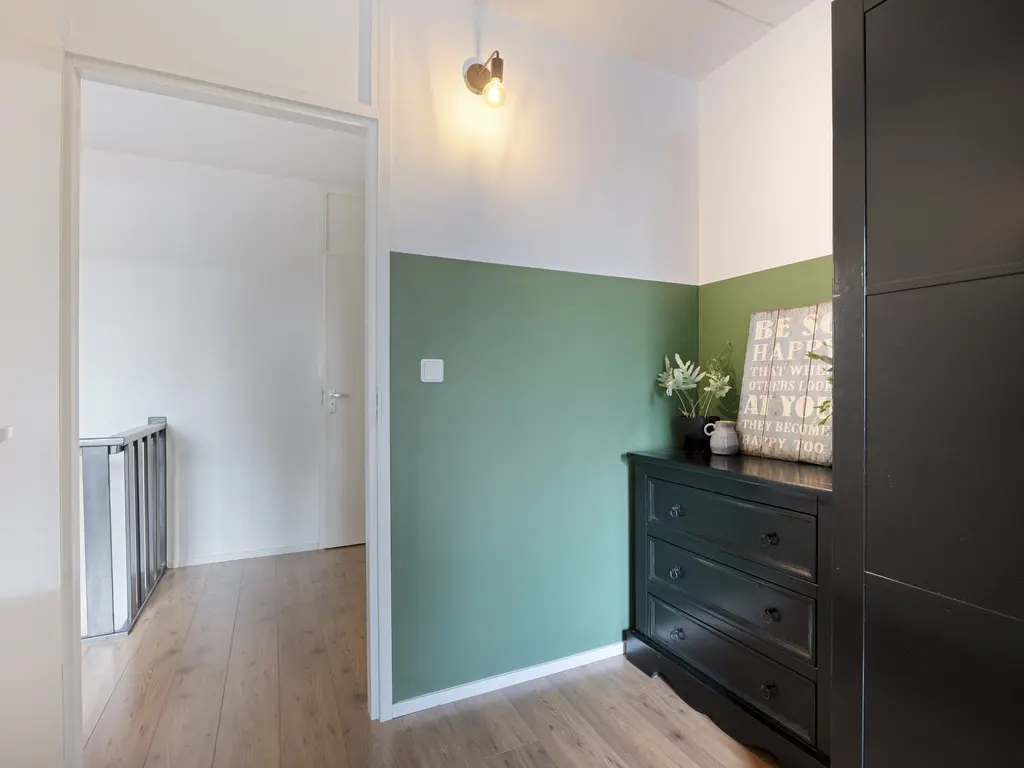 Karmozijnbes 18, ROTTERDAM