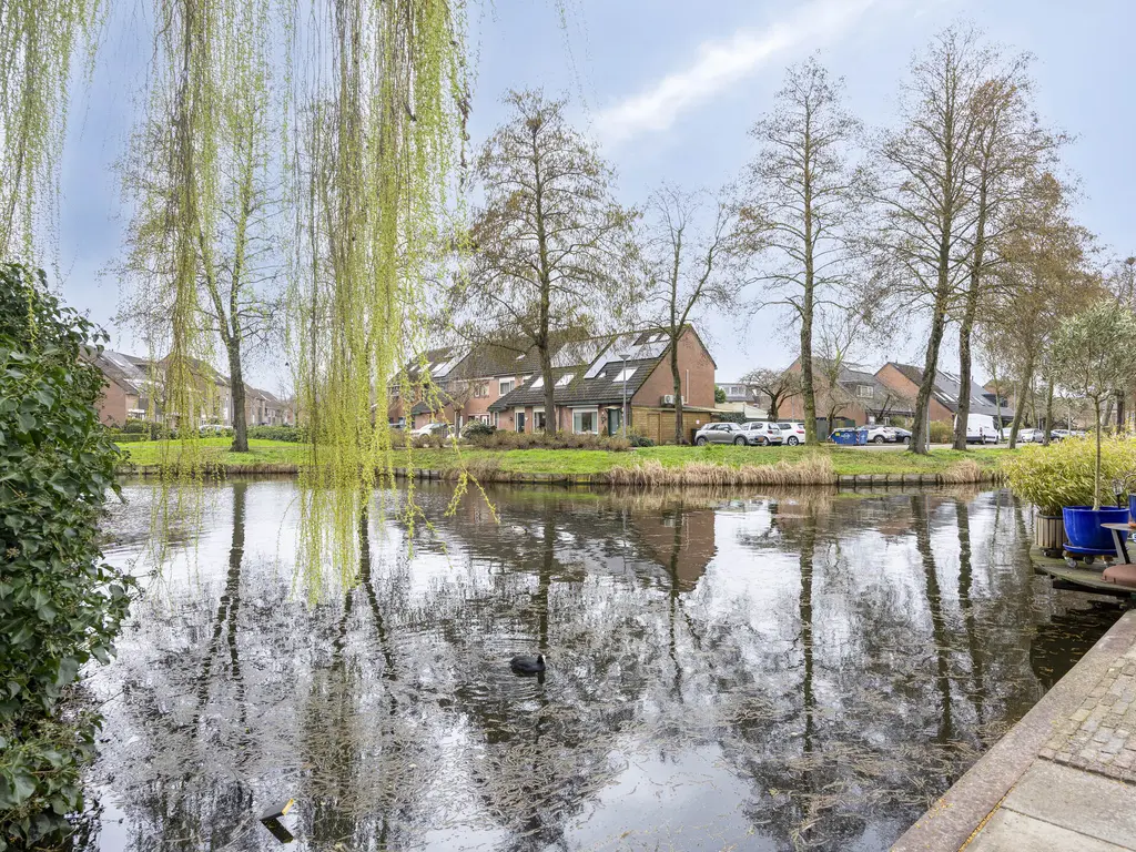 Karmozijnbes 18, ROTTERDAM