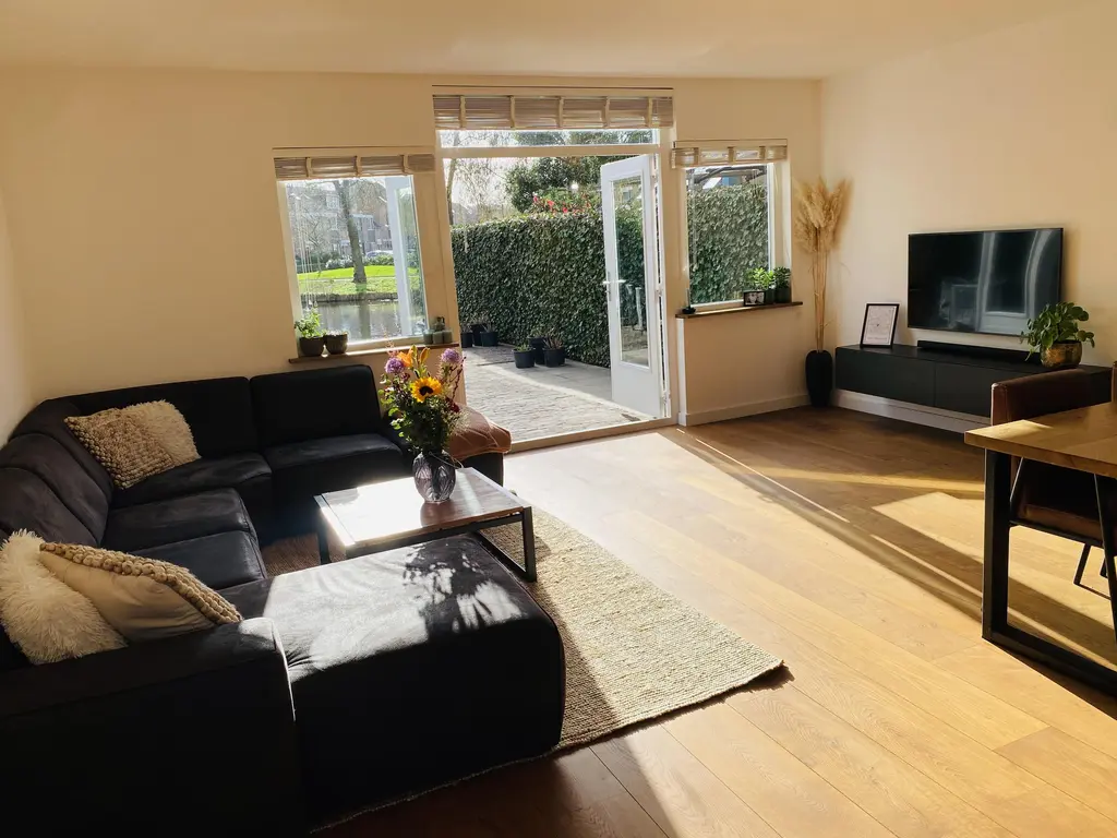 Karmozijnbes 18, ROTTERDAM