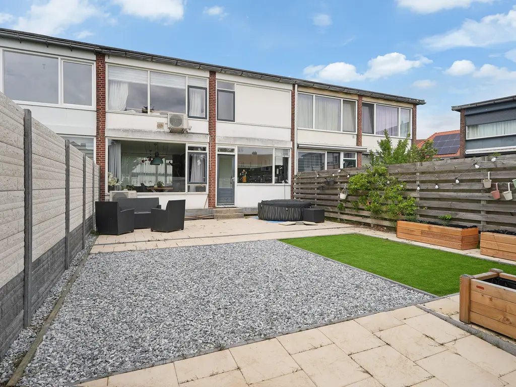 J.I. Sandersestraat 77, OOST-SOUBURG