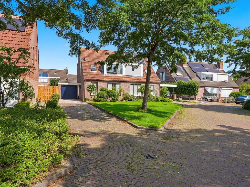Spreeuwenhof 9, DOMBURG
