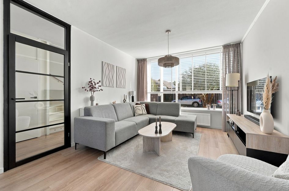 Tussenwoning te koop: Maximiliaan de Hennijnstraat 5, Serooskerke