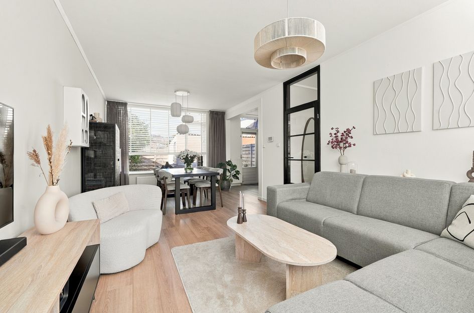Tussenwoning te koop: Maximiliaan de Hennijnstraat 5, Serooskerke