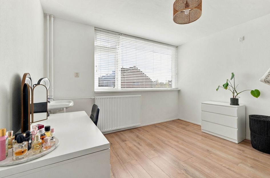 Tussenwoning te koop: Maximiliaan de Hennijnstraat 5, Serooskerke
