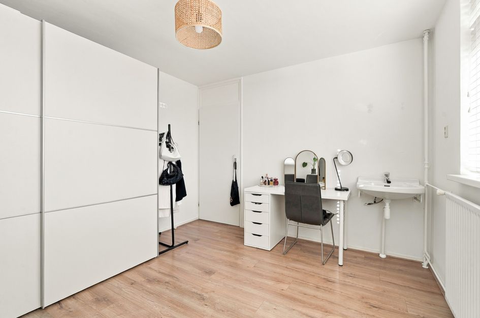 Tussenwoning te koop: Maximiliaan de Hennijnstraat 5, Serooskerke