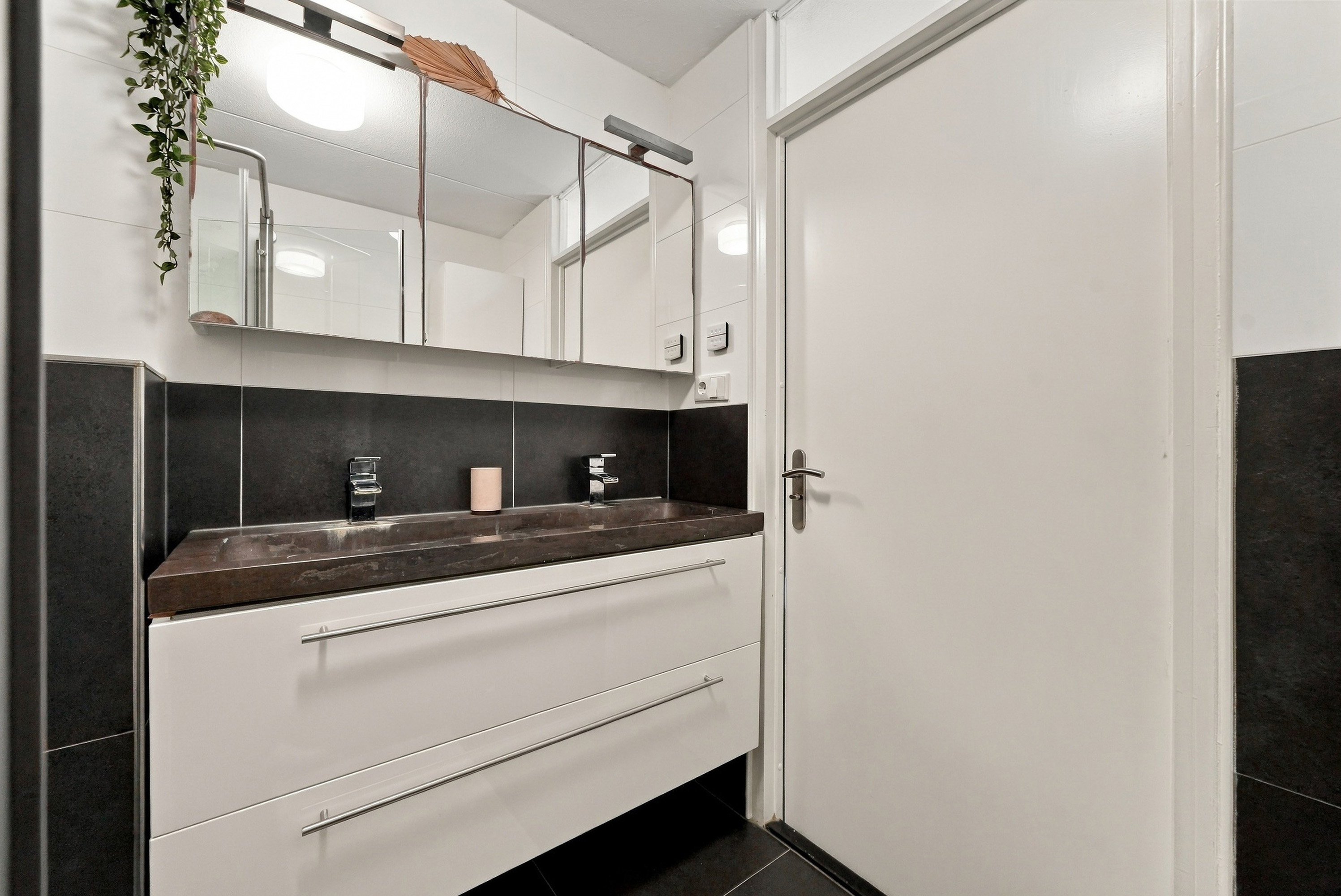 Tussenwoning te koop: Trix Terwindtstraat 21, Middelburg
