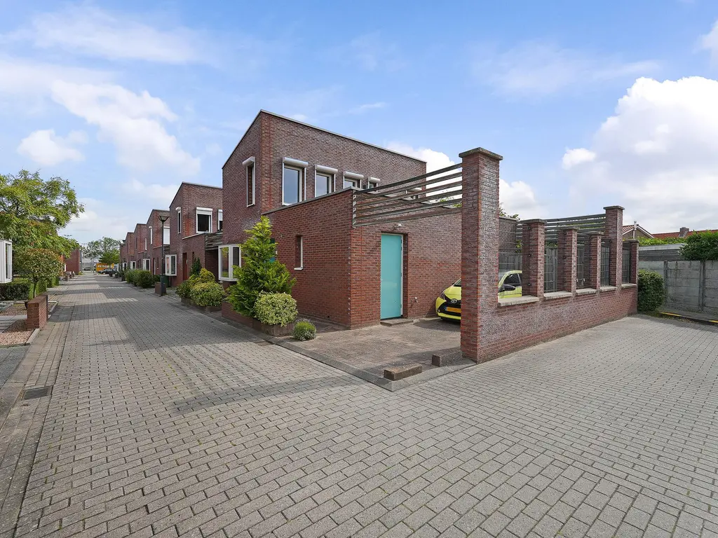 Ambachtsveld 11, OOST-SOUBURG