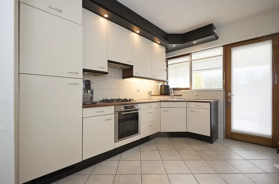 van Middelhovenstraat 42