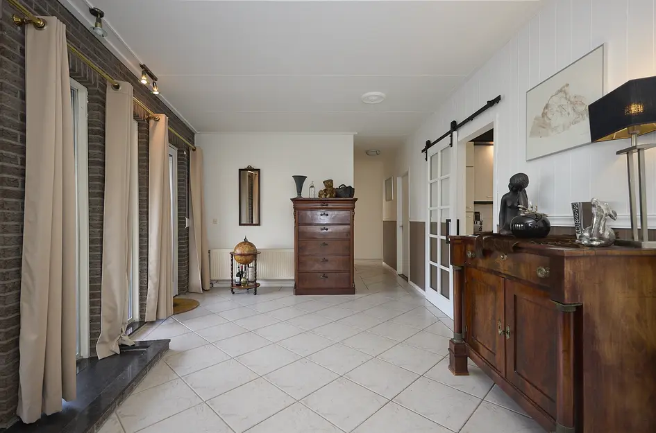 van Middelhovenstraat 42