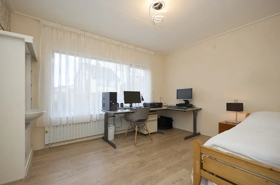 van Middelhovenstraat 42