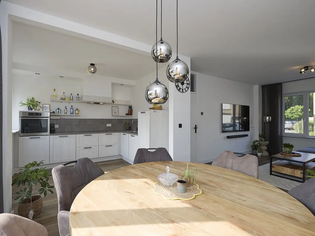 Korenbloemstraat 2, Hoek