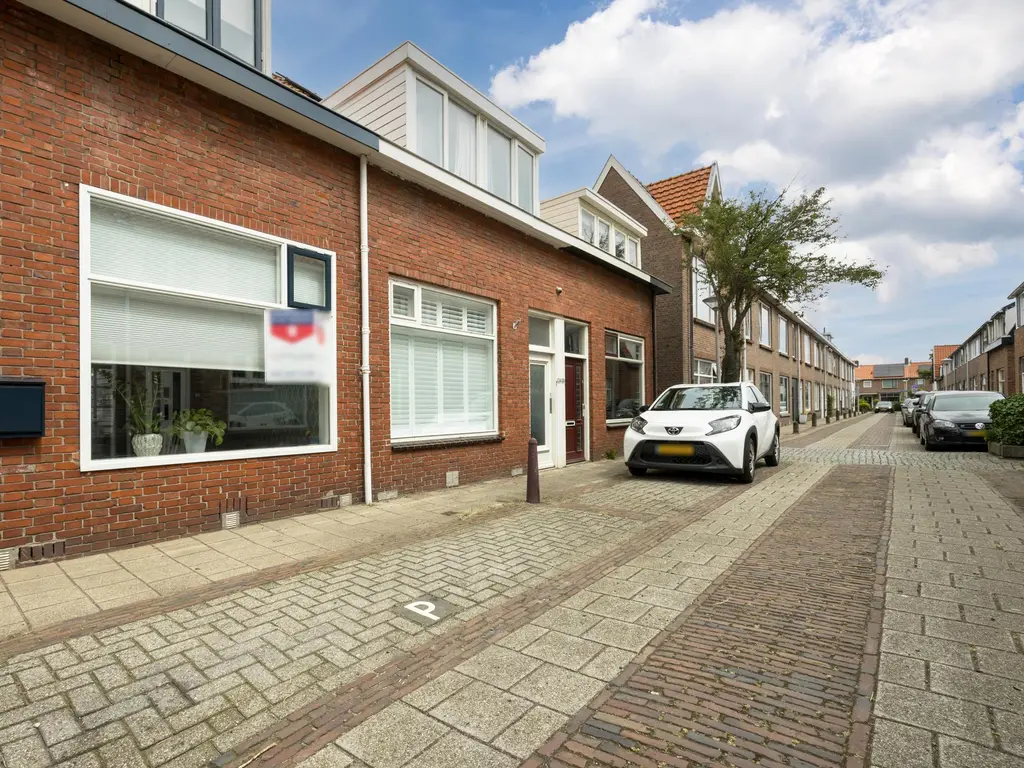 Mr. de Fremerystraat 32, 'S-GRAVENZANDE