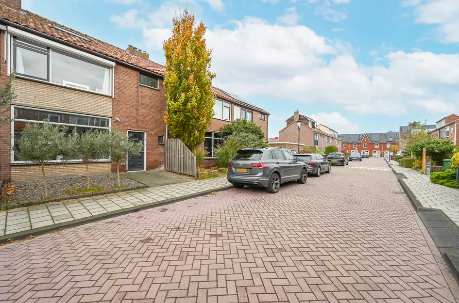 Henriëtte Roland Holststraat 16