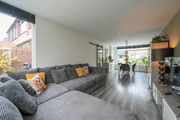 Henriëtte Roland Holststraat 16