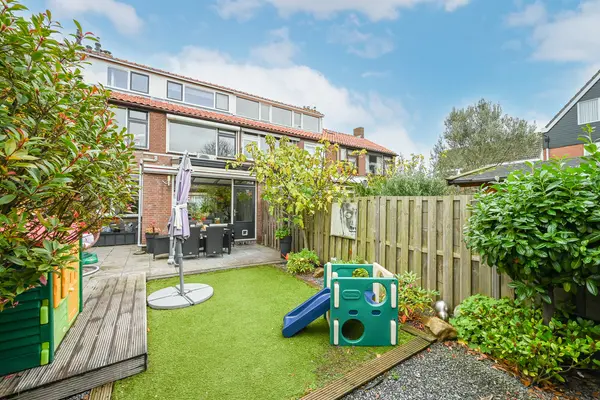 Henriëtte Roland Holststraat 16