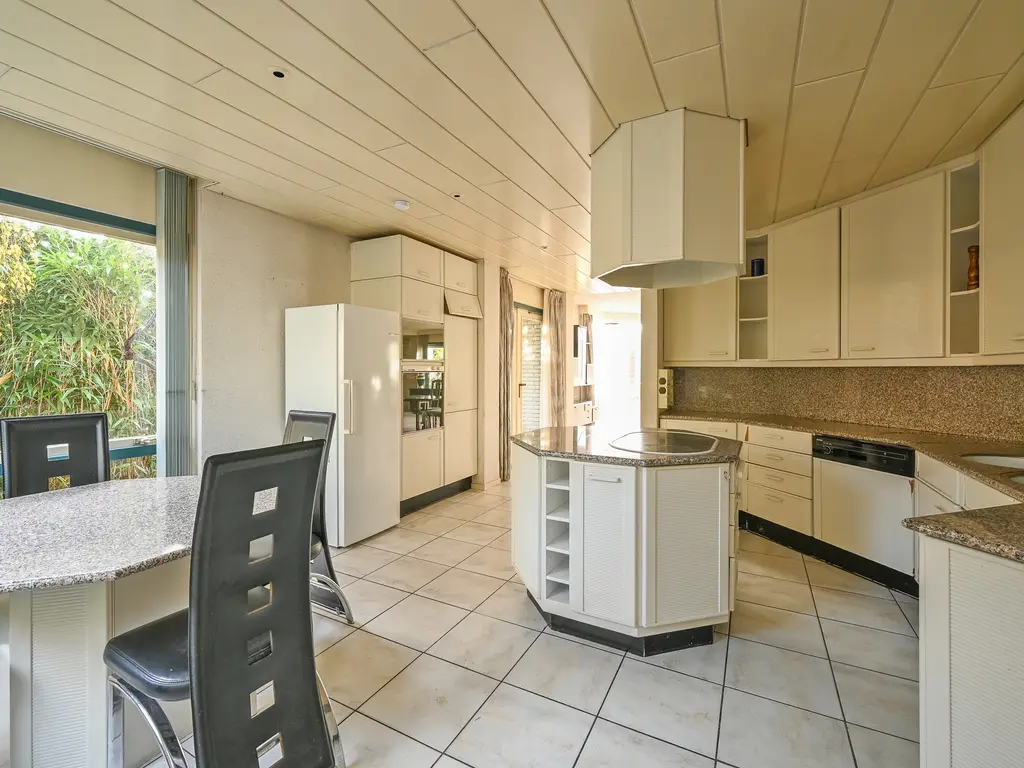 Burg Groot Enzerinksngl 69, MAASLAND