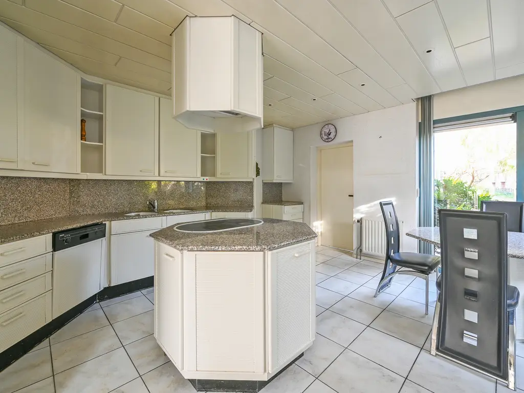 Burg Groot Enzerinksngl 69, MAASLAND