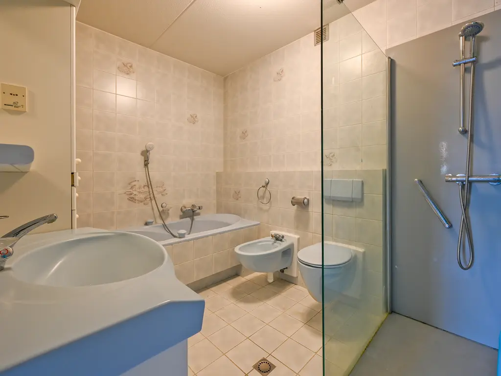 Burg Groot Enzerinksngl 69, MAASLAND