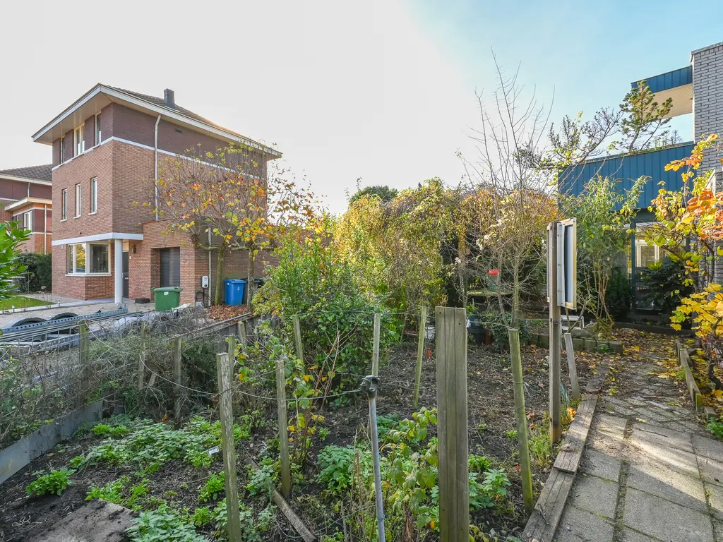 Burg Groot Enzerinksngl 69, MAASLAND