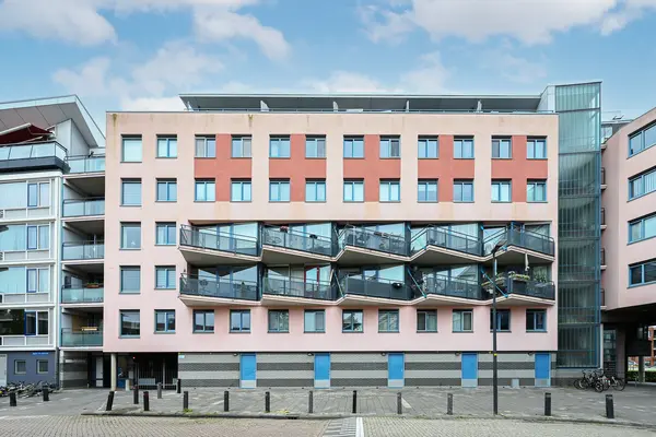 Vincent van Goghlaan 147