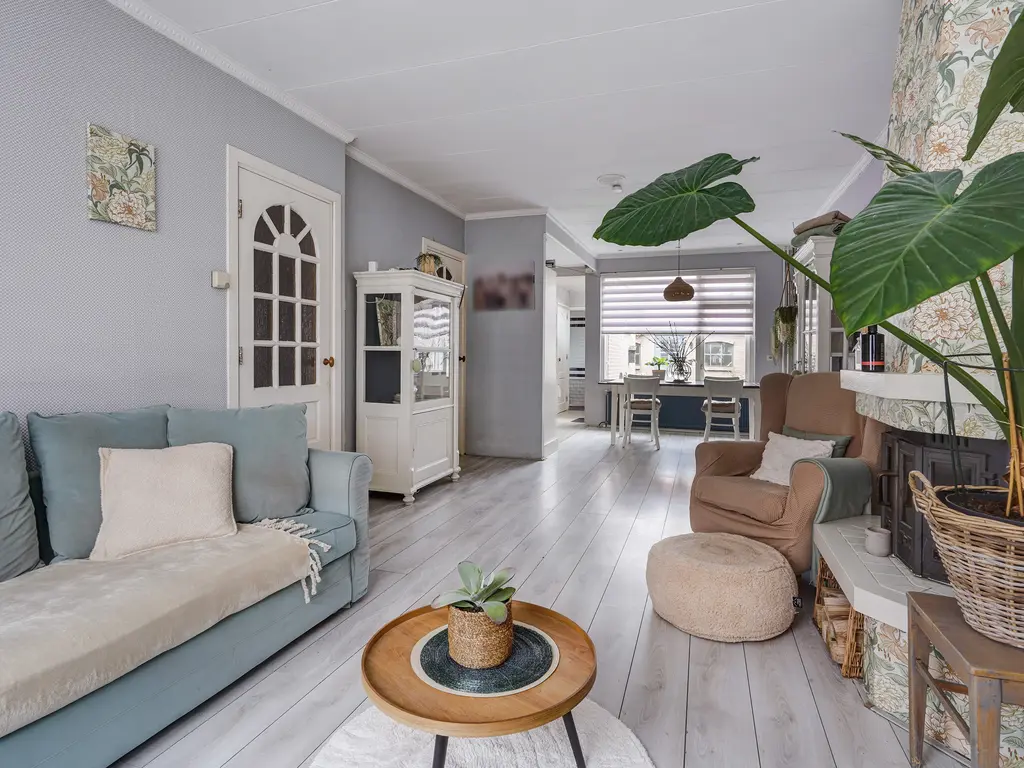 van de Kasteelestraat 84, 'S-GRAVENZANDE