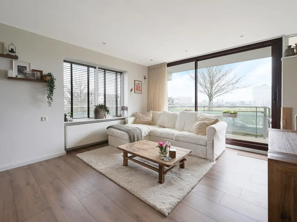 Hoeker 13, MAASSLUIS