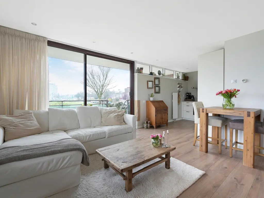 Hoeker 13, MAASSLUIS