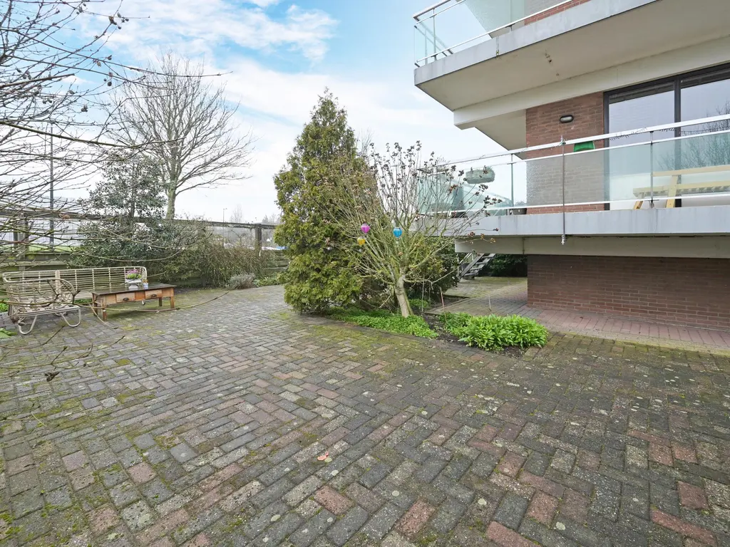 Hoeker 13, MAASSLUIS