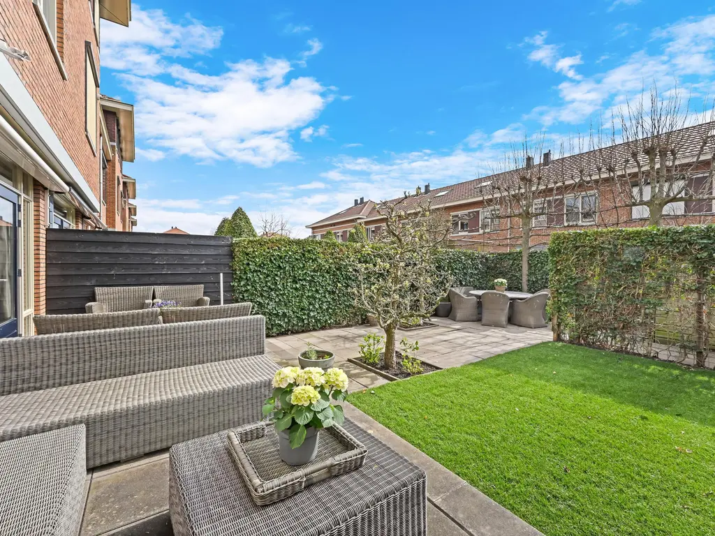 Kluishof 26, MAASLAND