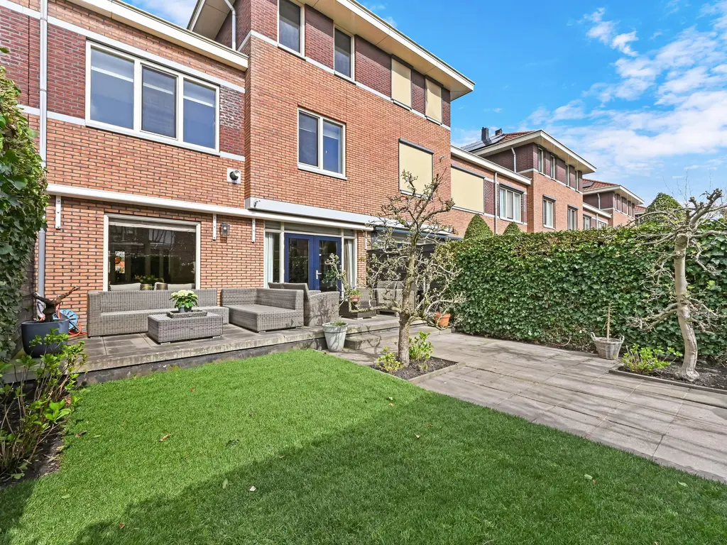 Kluishof 26, MAASLAND