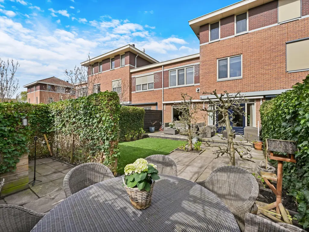 Kluishof 26, MAASLAND