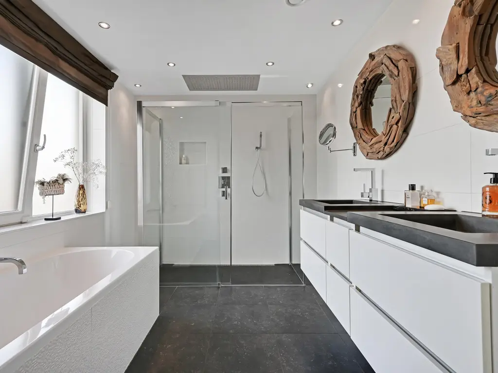 Kluishof 26, MAASLAND