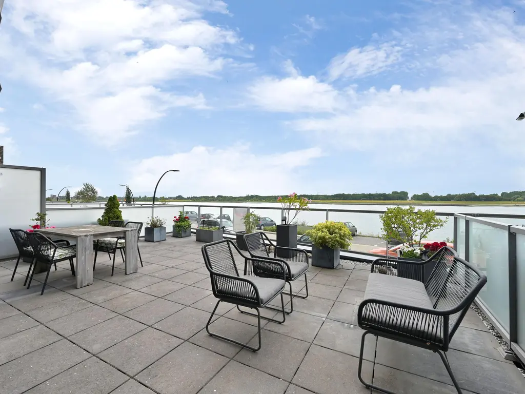 Elbe 46, MAASSLUIS