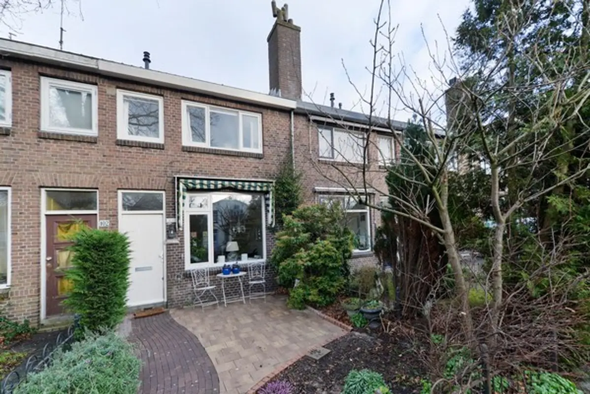 Papelaan 100 Voorschoten