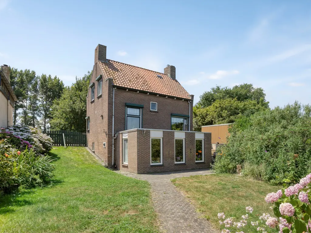 Gaete 16, Lage Zwaluwe