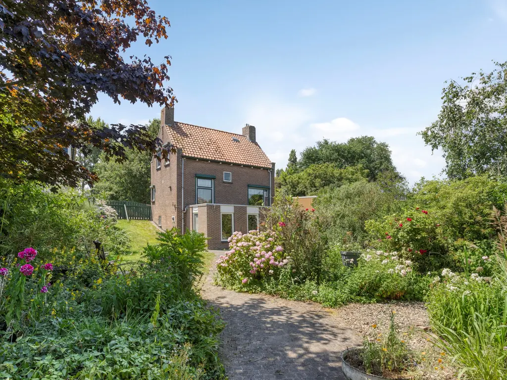 Gaete 16, Lage Zwaluwe