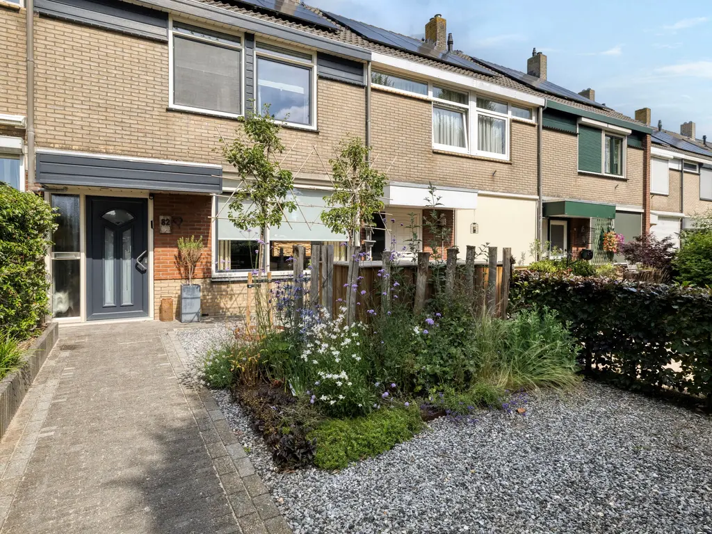 Zeestraat 82, Zevenbergen
