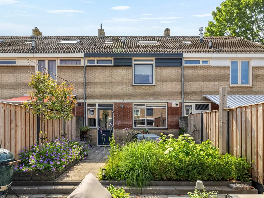 Zeestraat 82, Zevenbergen
