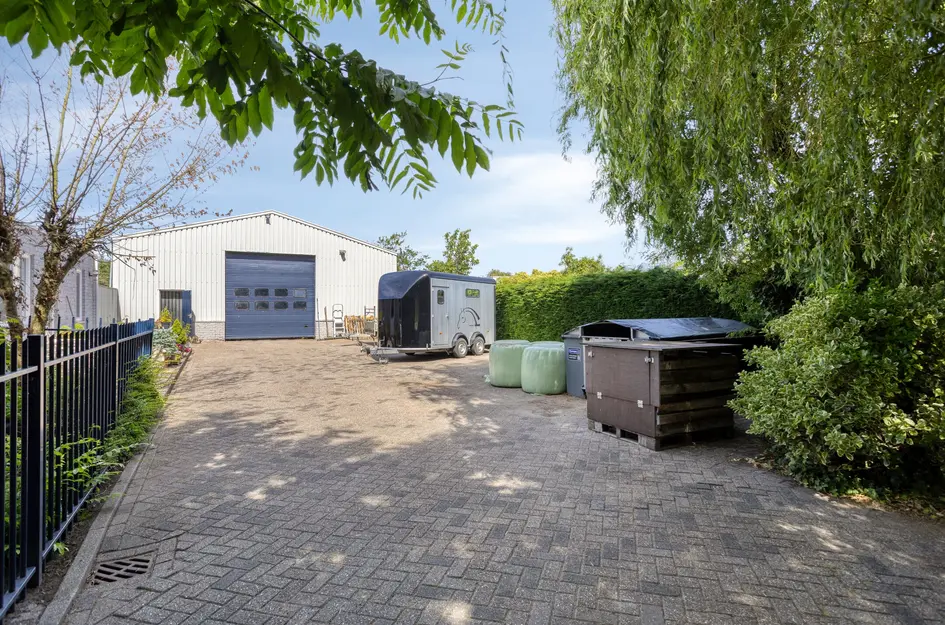 Huizersdijk 16