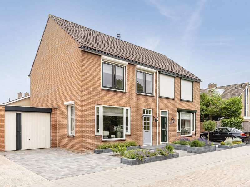 Prunusstraat 56, 's-Gravenpolder