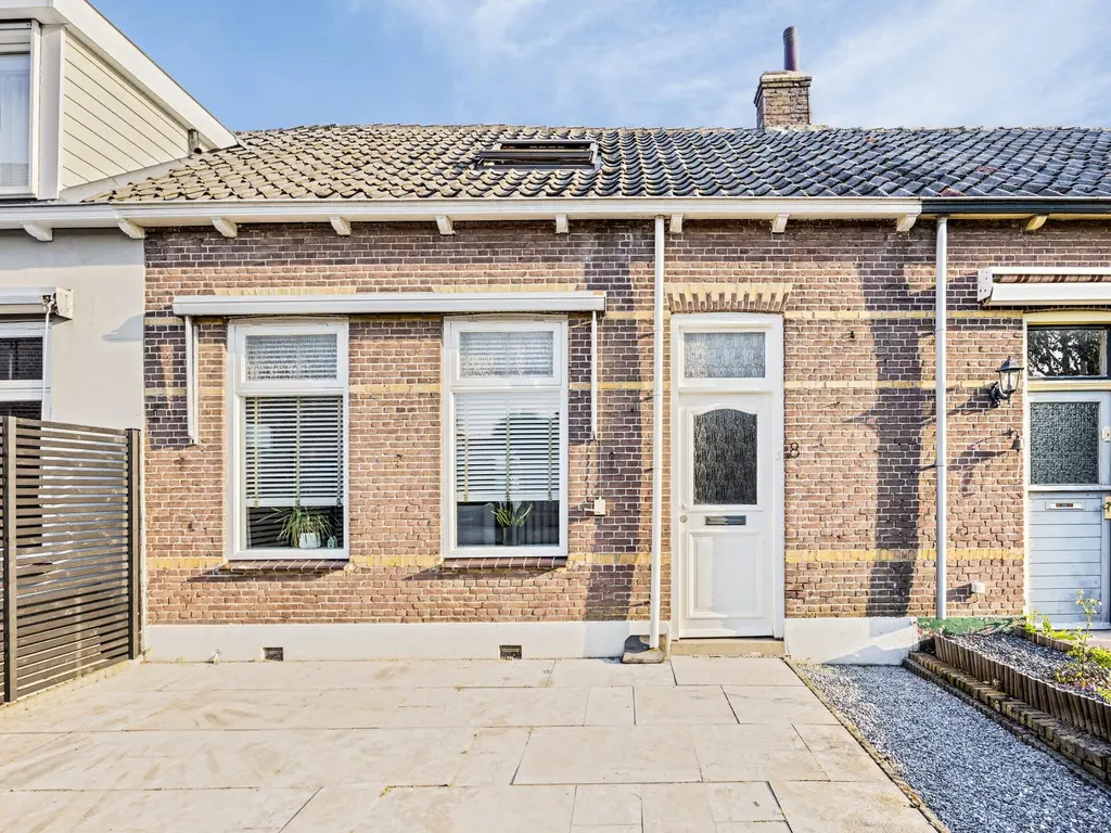 Schoolstraat 8, MIDDELHARNIS