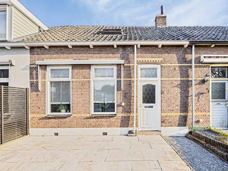 Schoolstraat 8, MIDDELHARNIS