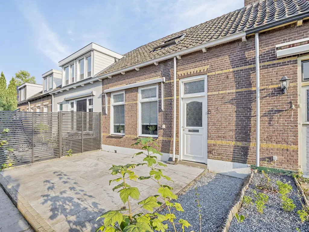 Schoolstraat 8, MIDDELHARNIS