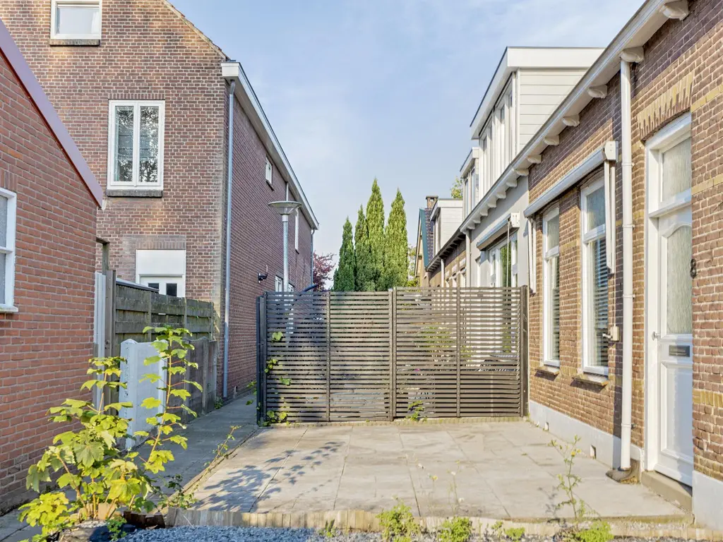 Schoolstraat 8, MIDDELHARNIS