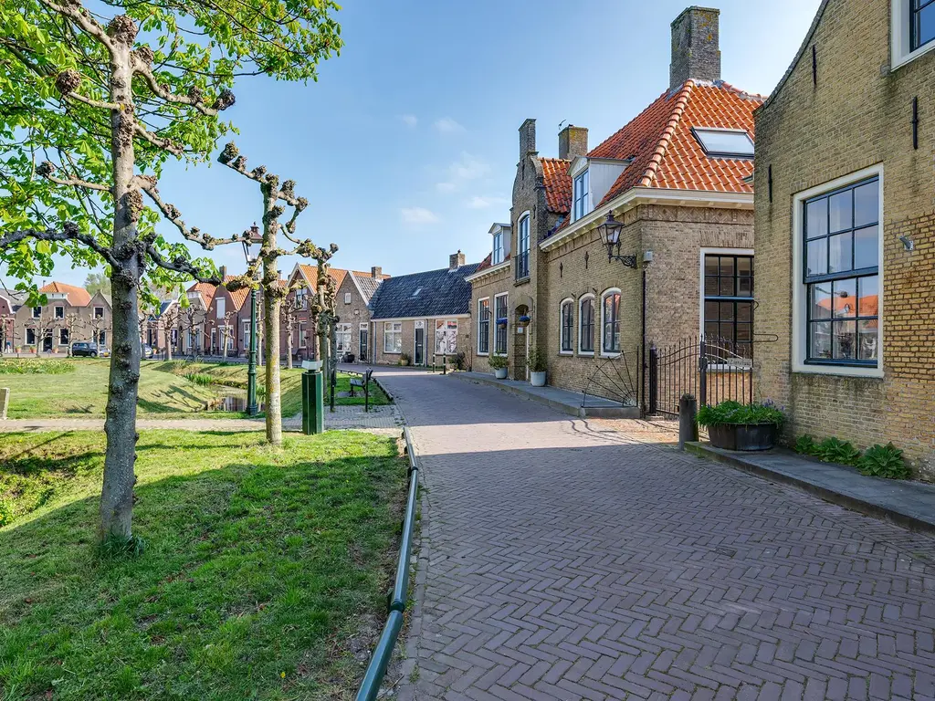 Ring 32, DREISCHOR