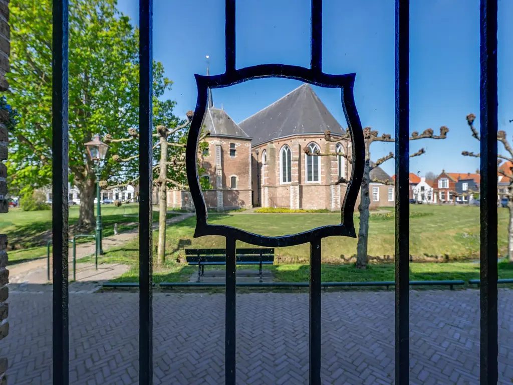 Ring 32, DREISCHOR